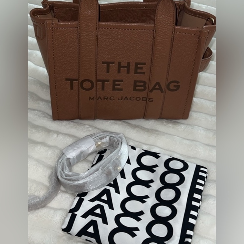 Marc jacobs the leather mini tote bag in Argan Oil